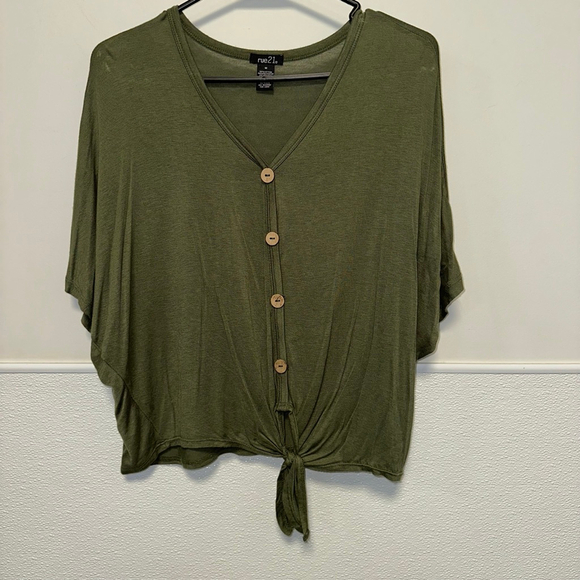 rue21 Tops - Women's Rue21 Green Button Front Tie Hem Short Sleeve Tee Medium Cozy